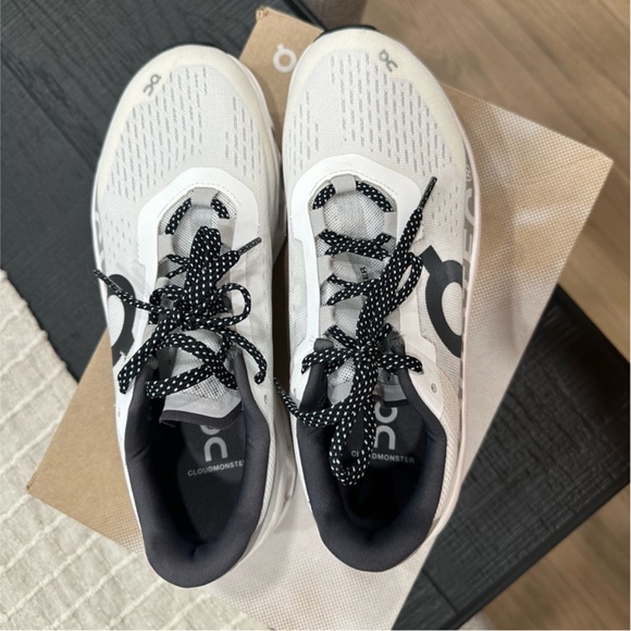 WOMENS ON RUNNING CLOUD MONSTER 9.5 - Picture 2 of 5